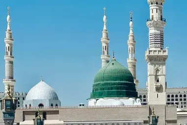 3 Star 14 Nights April Umrah Package